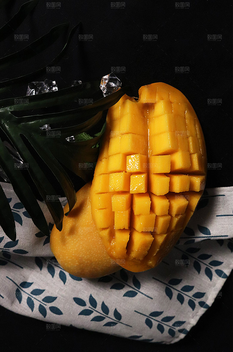 热带香甜芒果果粒饮料摄影照片