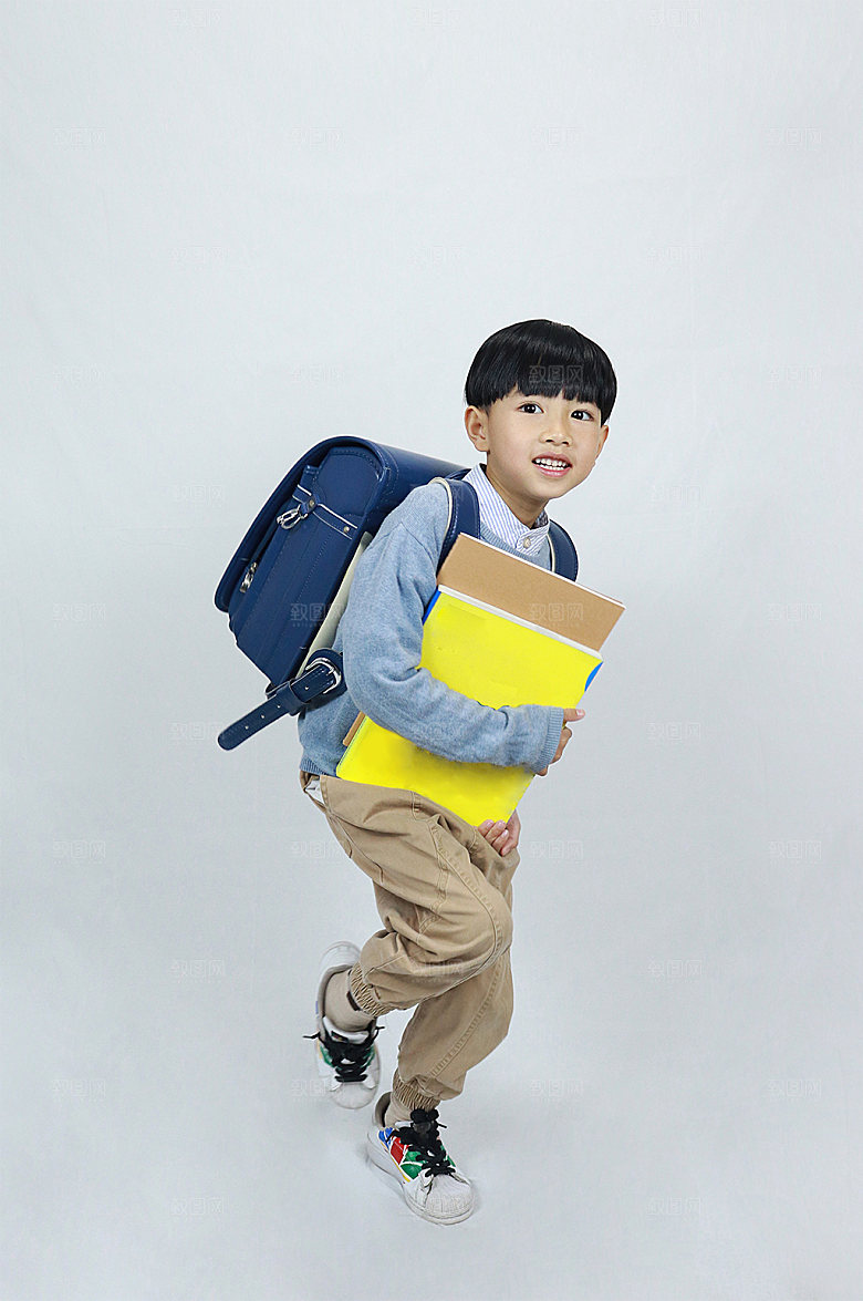 小学生开学季奔跑教室人物摄影照