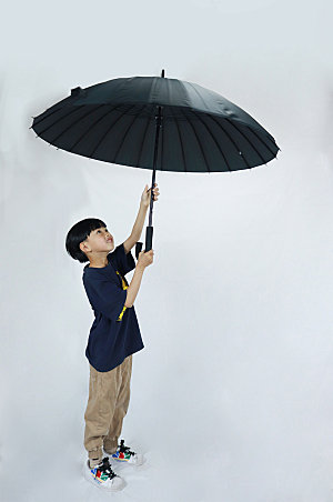 打雨伞男孩学生儿童节人物摄影照