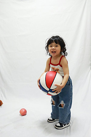 开心篮球小女孩儿童节人物摄影图