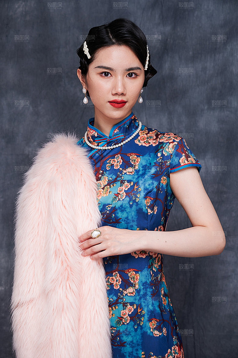 国潮旗袍美女人像摄影绒毛外衣图