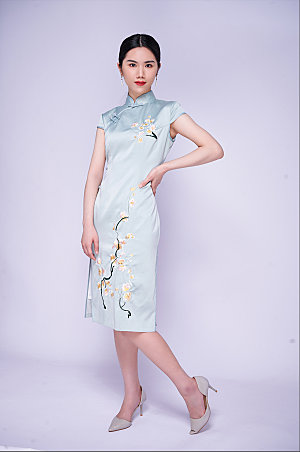 国潮女性旗袍造型商业摄影图