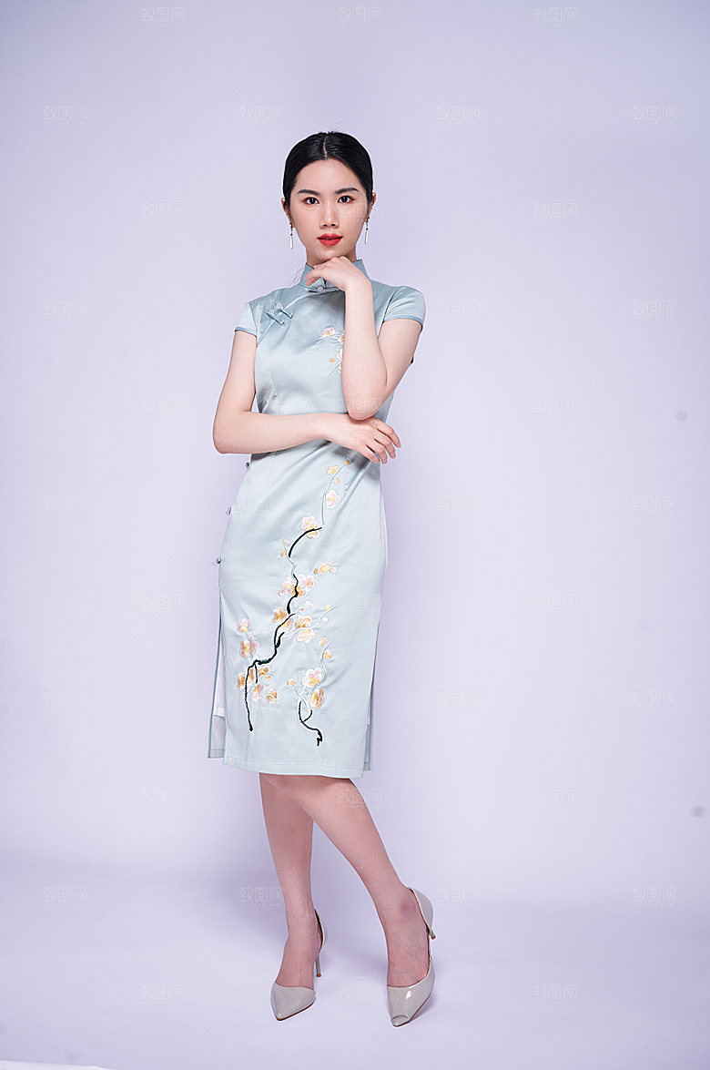 中式端正大气旗袍美女摄影图