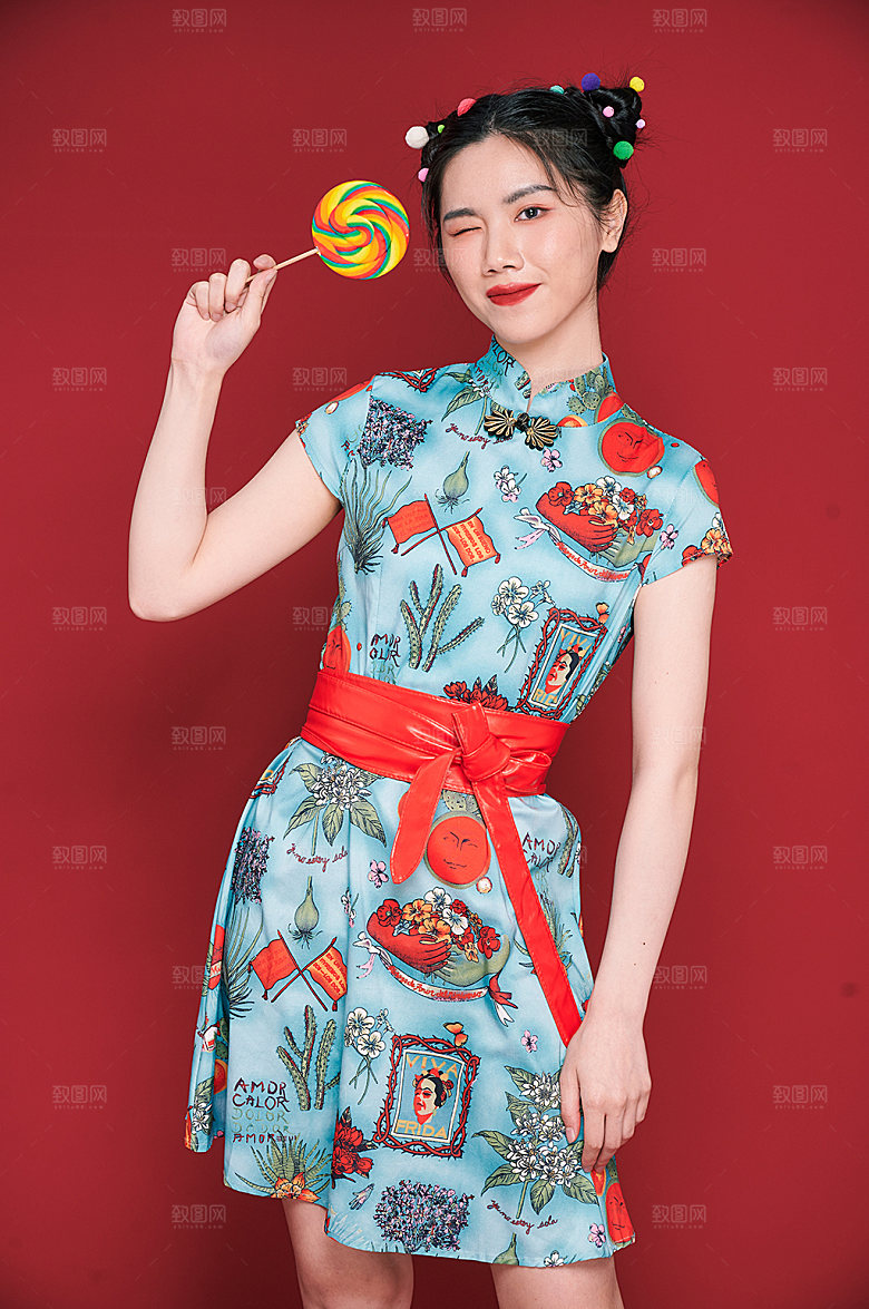 棒棒糖旗袍国潮美女摄影图