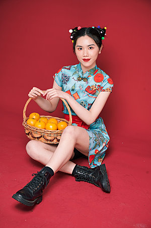 水果创意旗袍美女橙子摄影图