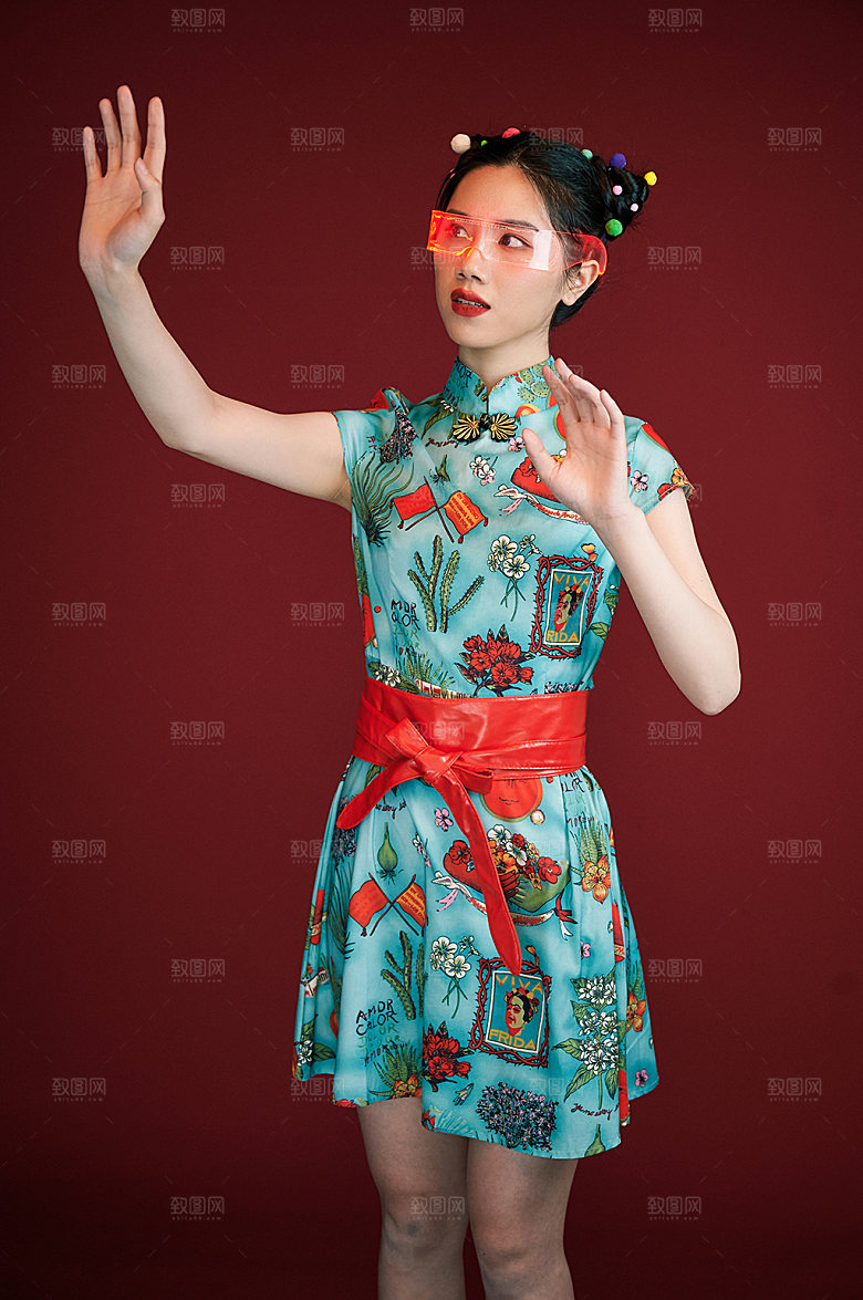 未来科技感眼镜国潮女生摄影图
