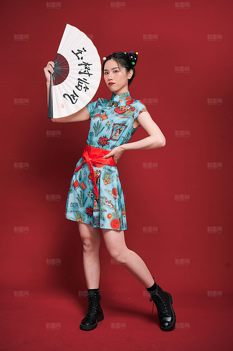 国潮旗袍女人扇子摄影图