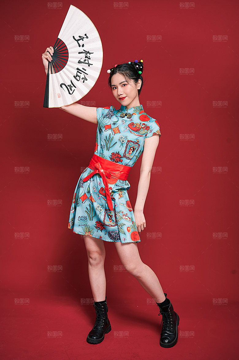 旗袍国潮女生创意扇子摄影图