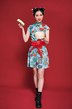 中国风旗袍女性美食人物摄影图