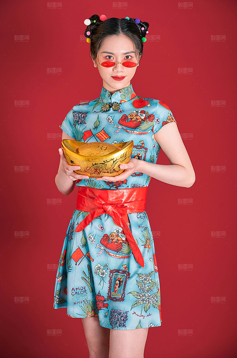 金元宝美女旗袍造型摄影图