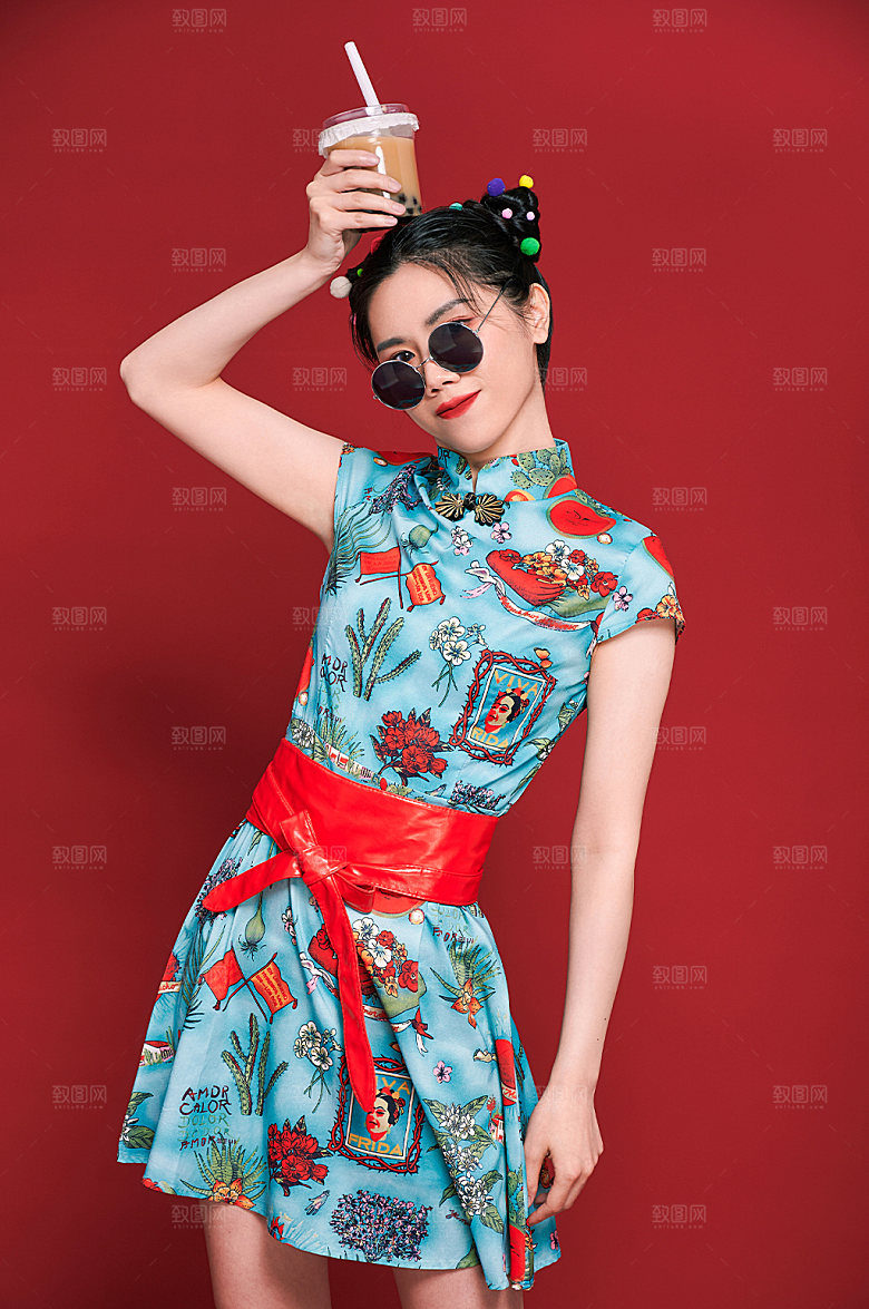 旗袍美女奶茶造型摄影图片