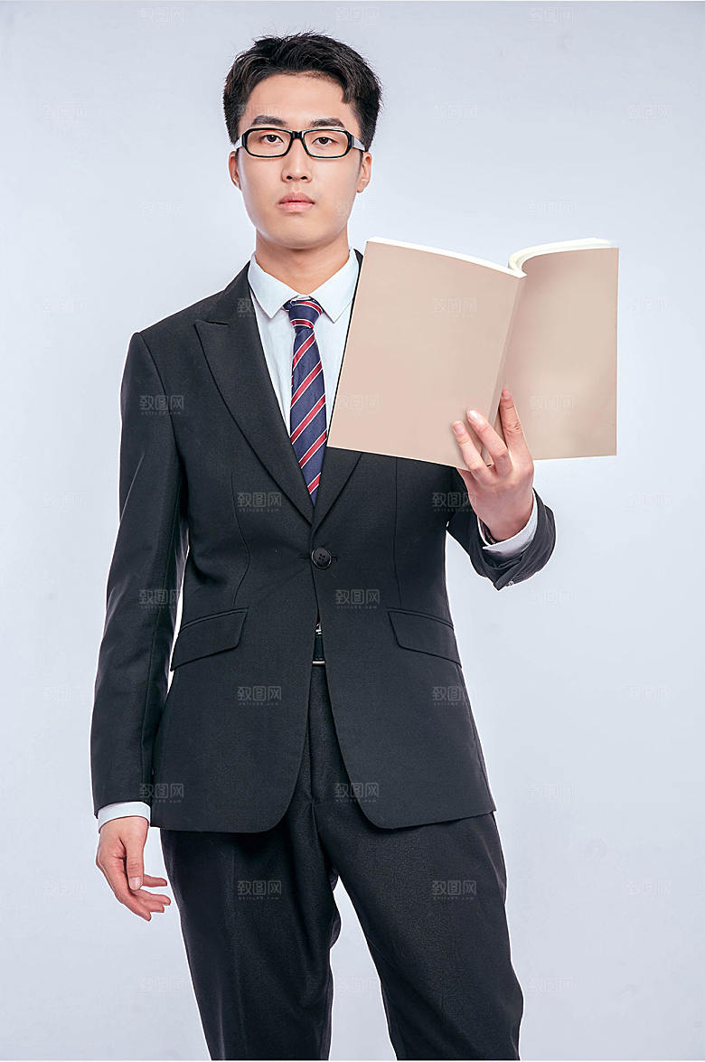 拿书西装成功男士人物摄影图片