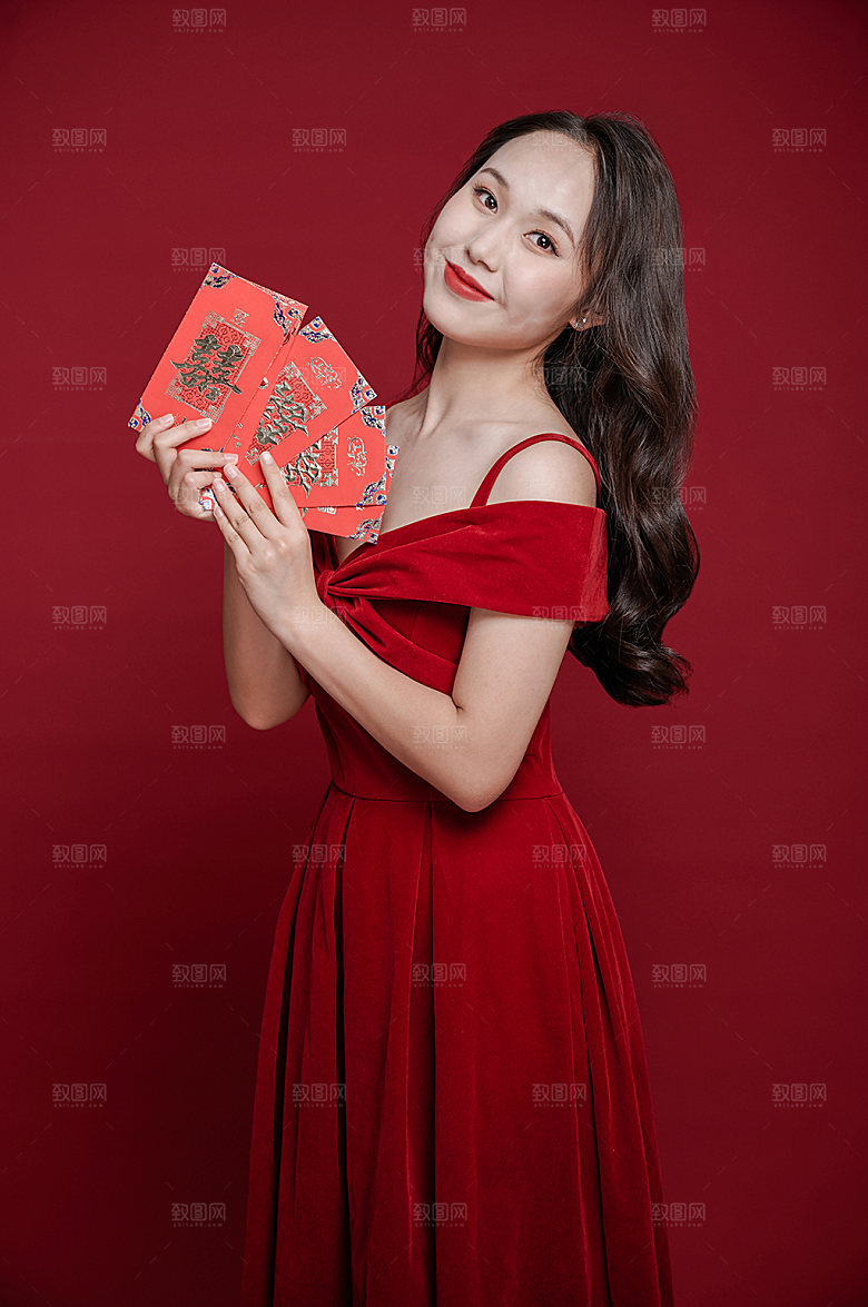 红色新年红包女性精修人物摄影