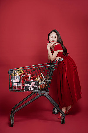 红裙女性新年精修人物摄影图片
