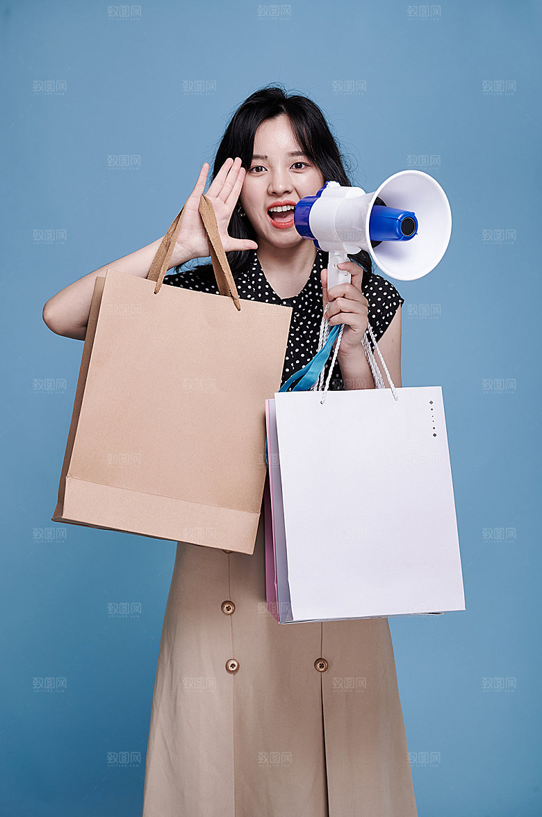 手持喇叭女生人物摄影图