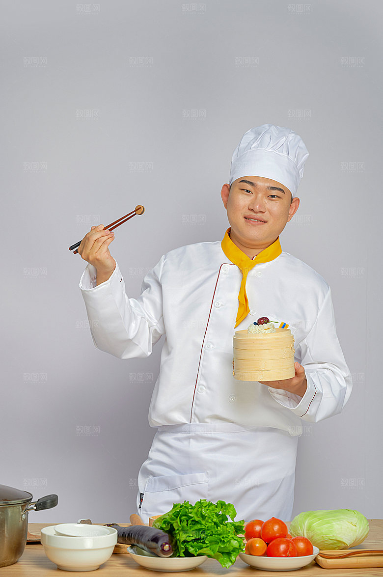 餐饮厨师服人物摄影拿蒸笼图片