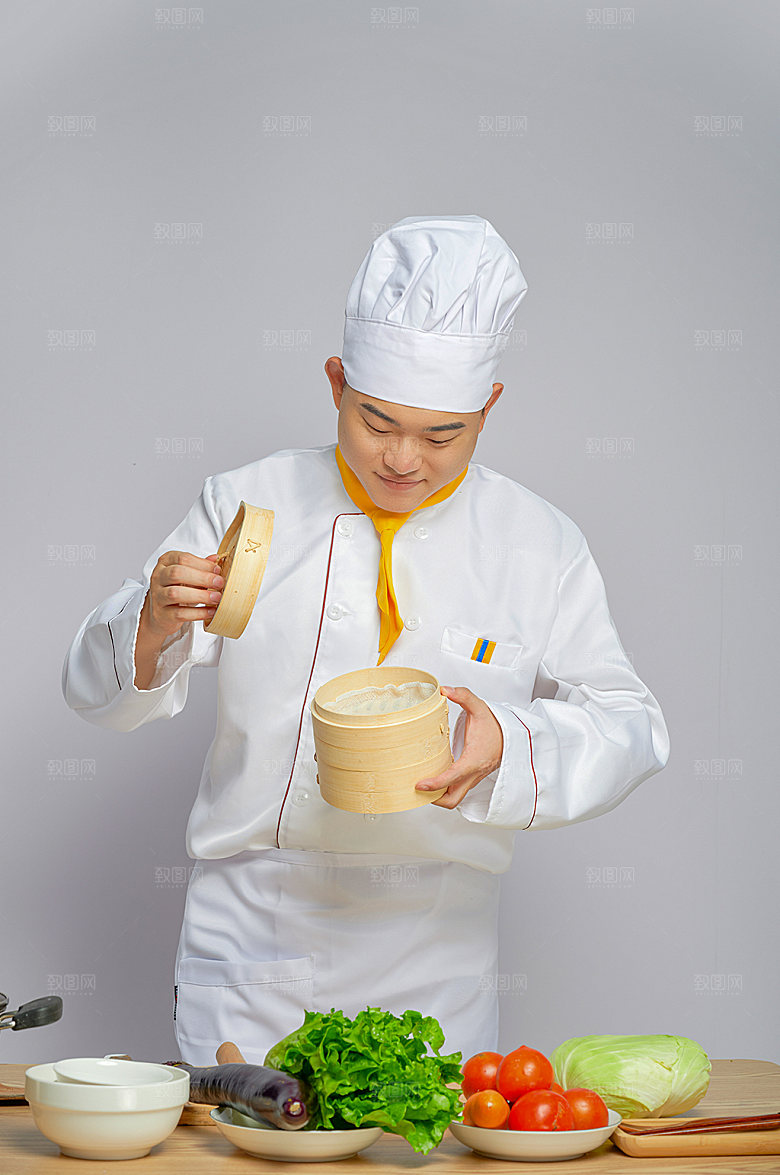 餐饮职场厨师人物拿蒸笼图片