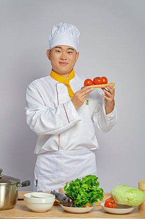 餐饮厨师服人物拿蔬菜摄影图片