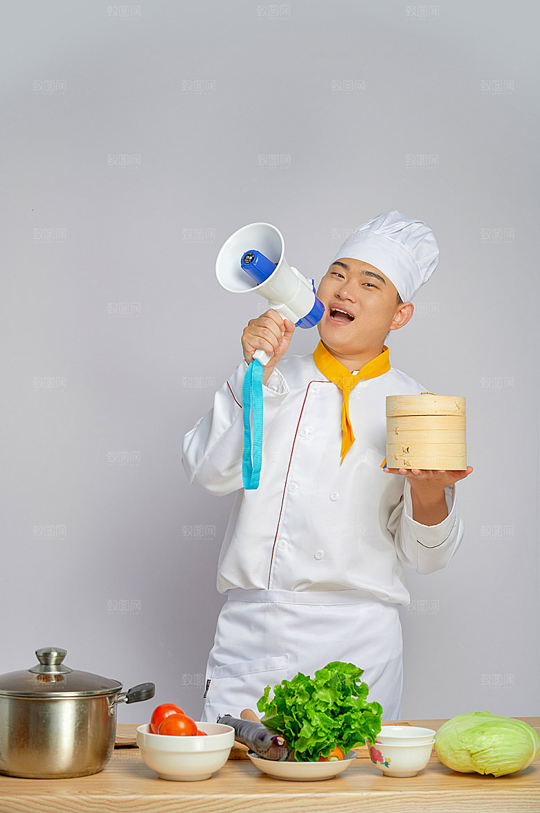 餐饮厨师服人物拿喇叭摄影图片