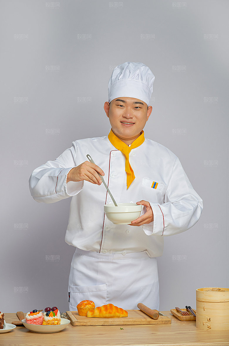 餐饮厨师服人物拿勺子摄影图片