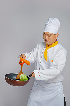 餐饮厨师服人物拿勺子摄影图片