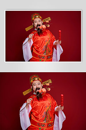 新年财神爷手拿糖葫芦摄影图