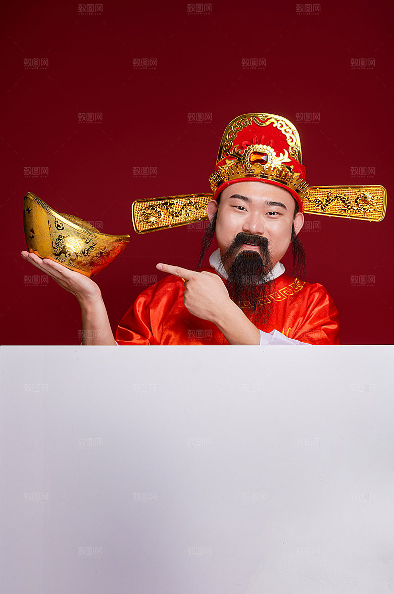 新年财神爷手拿元宝摄影图