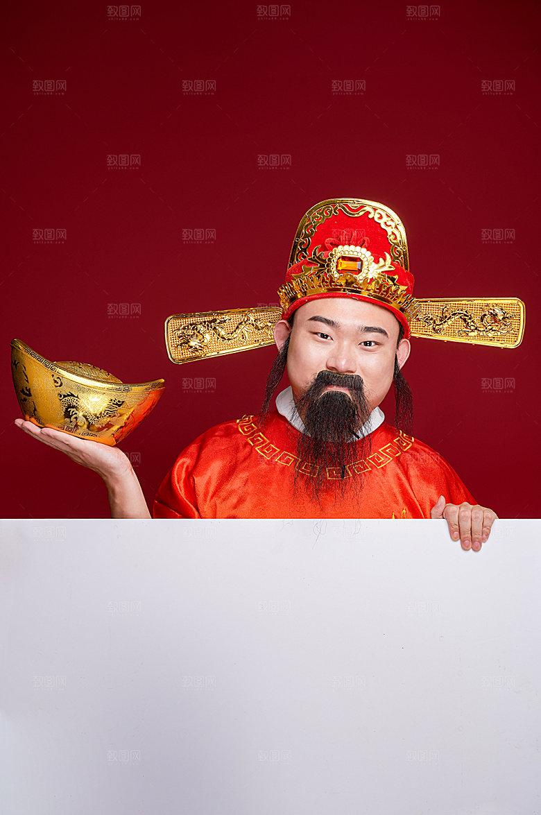 春节财神爷捧金元宝人物摄影图