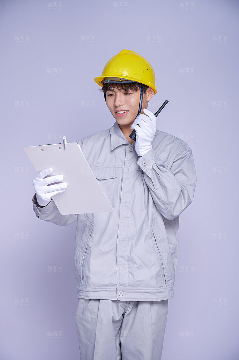 黄色帽子建筑施工人物精修摄影图片