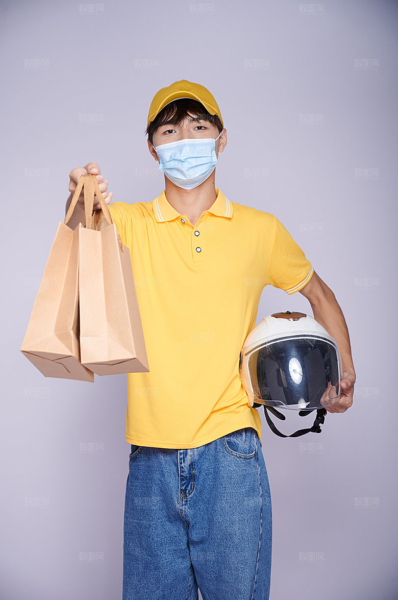 外卖小哥戴口罩送餐照片摄影图片