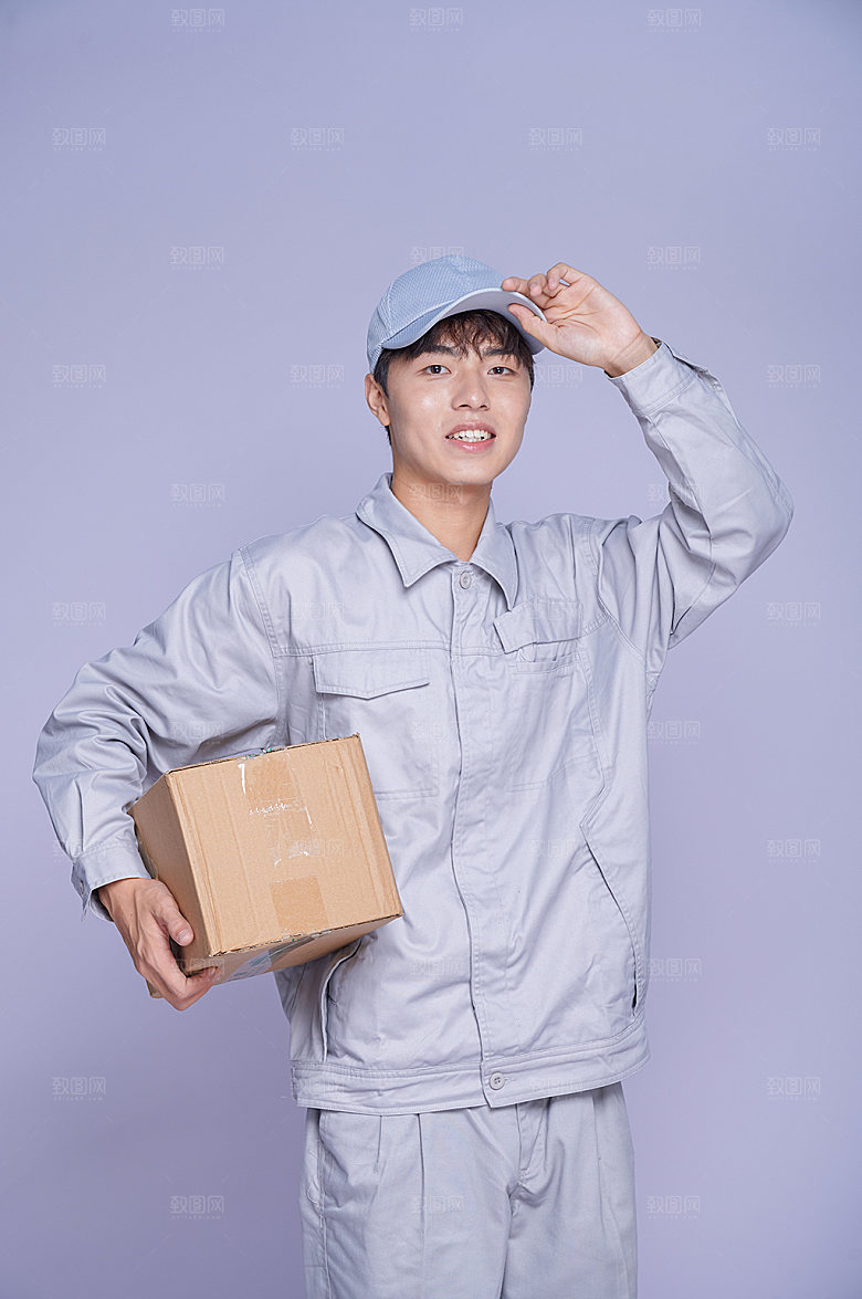 快递小哥摸帽子人物照片商业摄影图片