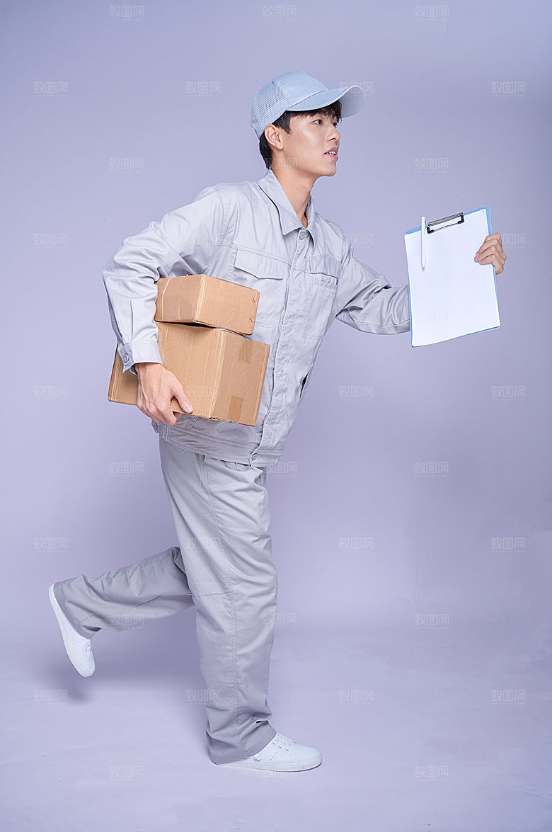 快递员拿纸板素材商业摄影图片