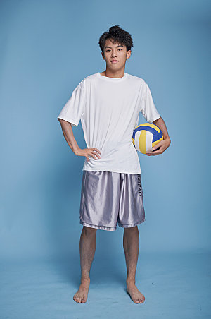 夏天男生泳装打排球精修商业摄影