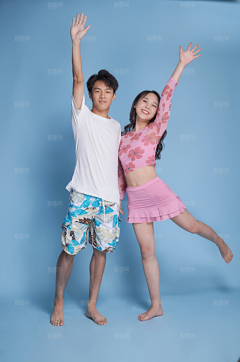 夏季情侣泳装人物精修摄影图