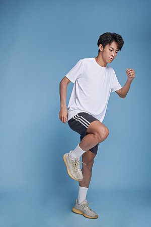 男生跑步运动人物摄影图精修