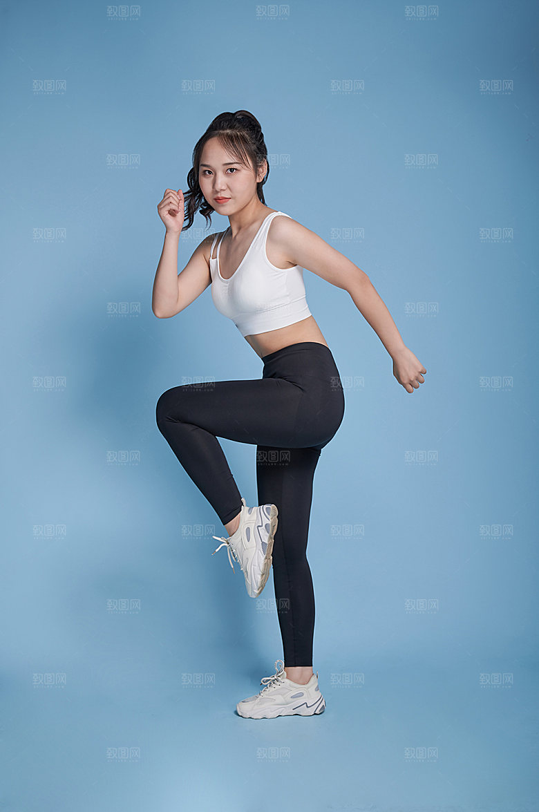 女生跑步健身人物摄影图精修
