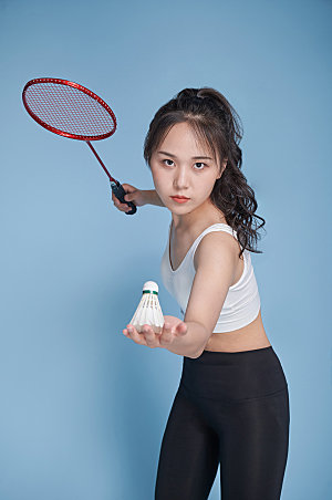 女生打羽毛球运动人物精修摄影图