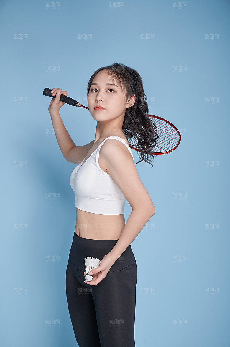 女生打羽毛球运动人物精修摄影图