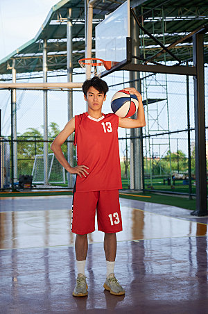 男生打篮球健身运动人物摄影图