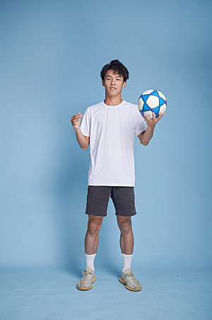 帅气男生足球运动人物摄影图