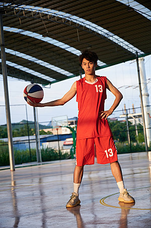 篮球场男篮运动人物摄影图