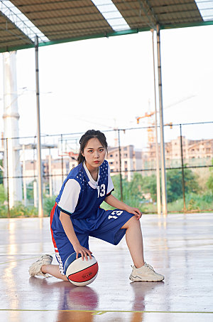 女生篮球运动精修人物摄影图