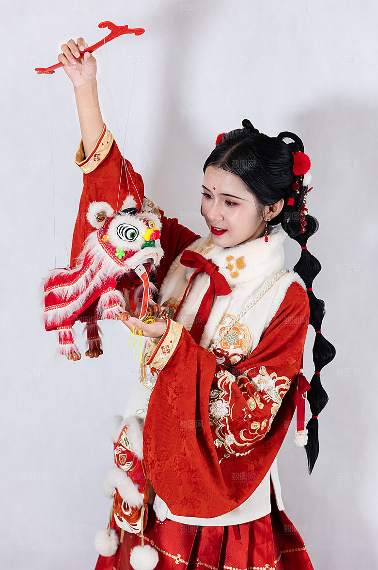 创意女孩新年醒狮灯会精修摄影图