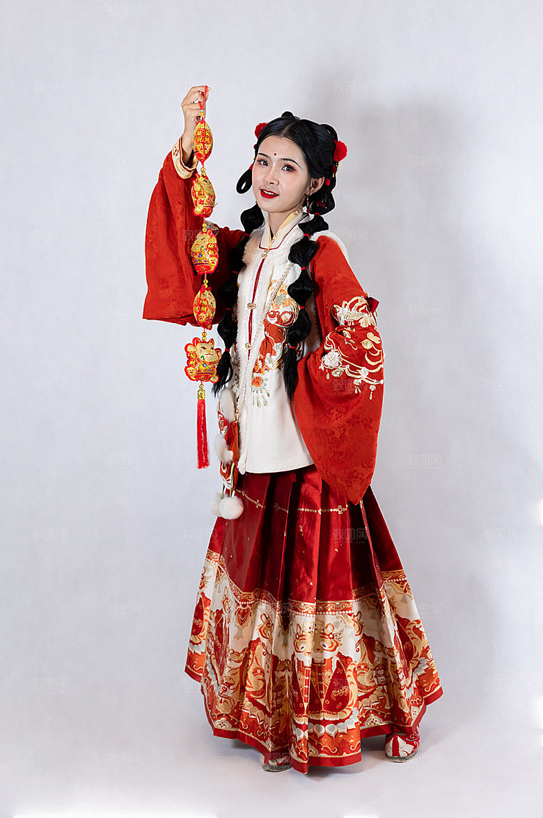 创意女生新年刺绣包对联人物摄影图