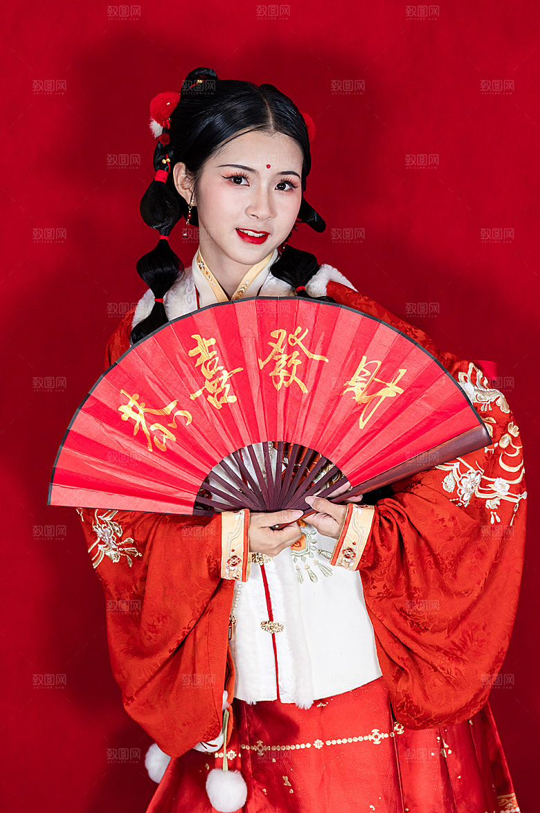 喜庆女生新年恭喜发财扇子人物商业摄影