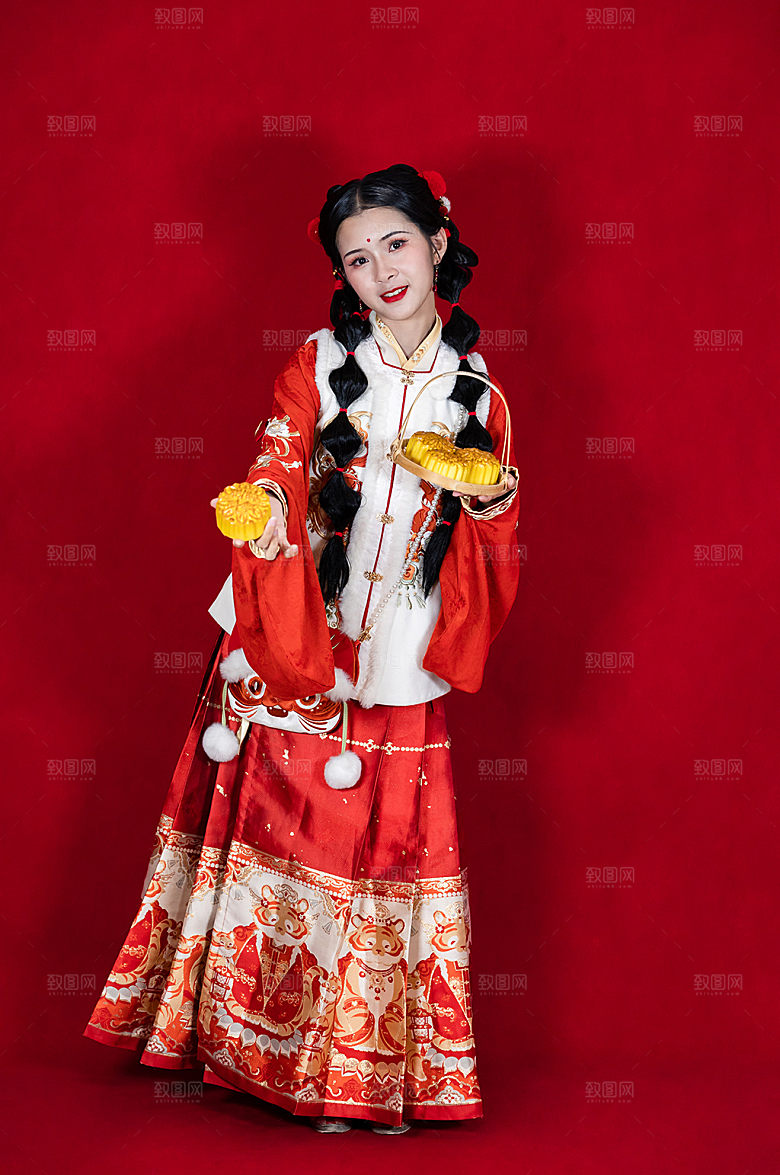 喜庆新年女生月饼商业摄影图片
