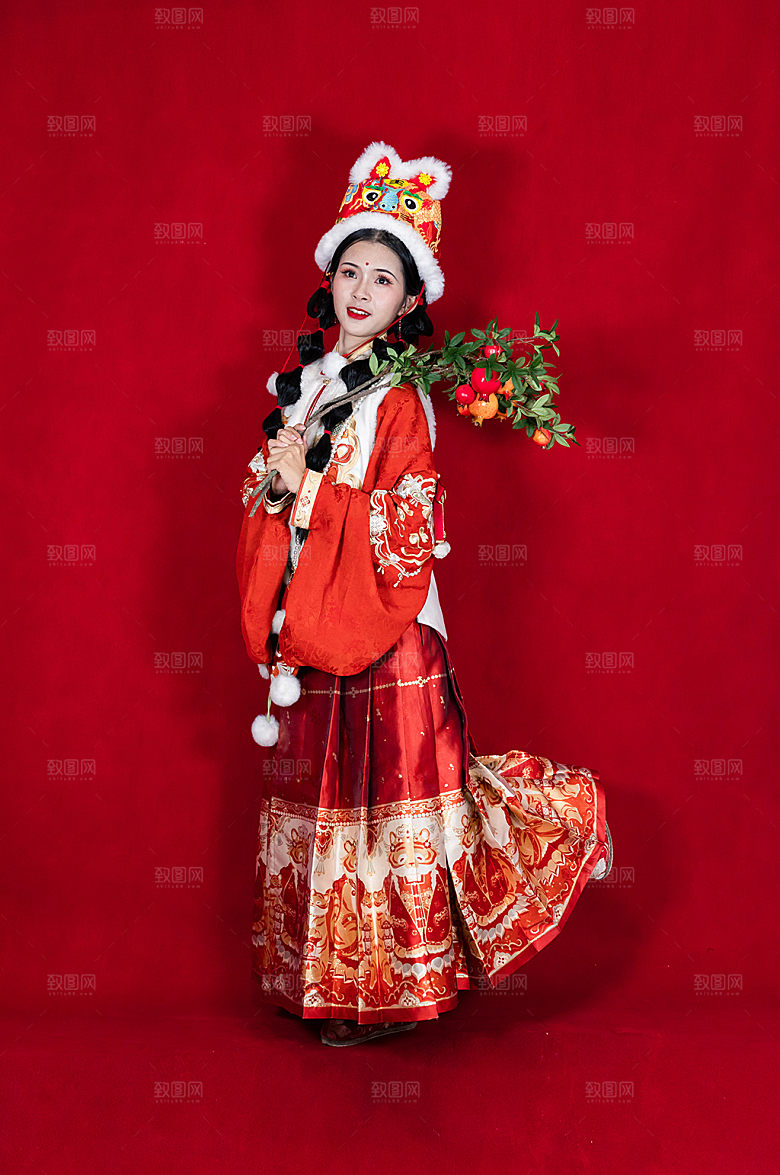 国潮新年汉服女孩拜年摄影图片