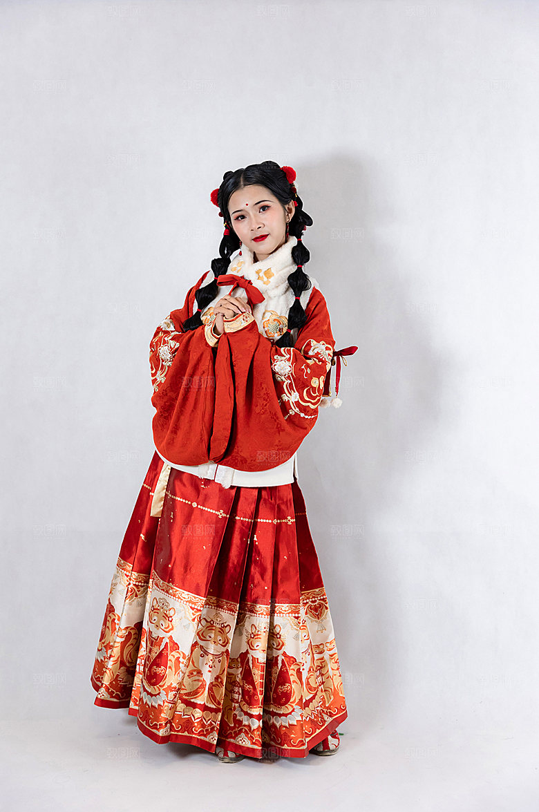红色拜年汉服女孩人物摄影图片