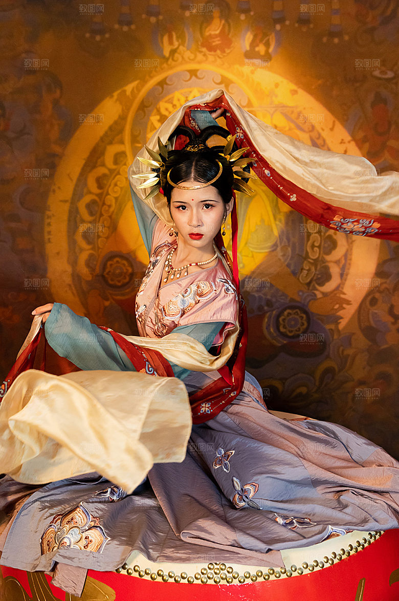 大气敦煌飞天汉服人物摄影图片