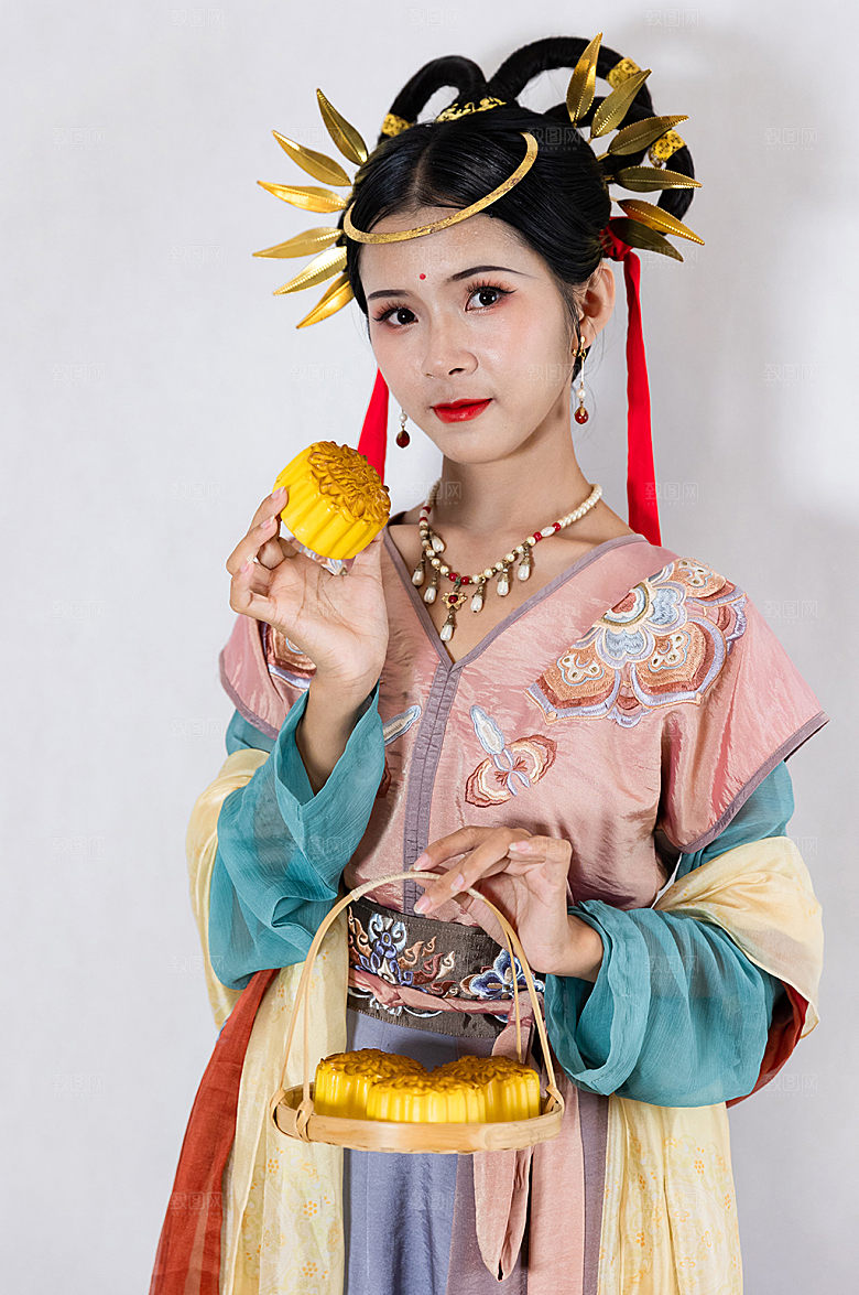 敦煌国潮中秋节汉服人物摄影图片